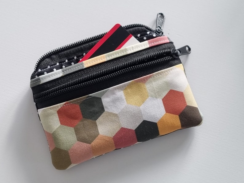 Mini-Portemonnaie 3 Fächer 2x Reißverschlussfach kleiner Geldbeutel Geldbörse Geldtasche Börse geometrisches Muster schwarz senfgelb beige Bild 2