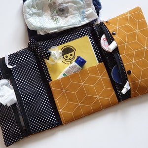 Wickeltasche 3 Seiten große Windeltasche XXL mit Wickelunterlage + personalisiert mit Namen möglich senfgelb schwarz Jungen Mädchen zdjęcie 1