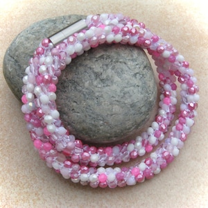 Jóias de noiva, colar de casamento, colar delicado de crochê rosa e branco, colar de tubo, colar de crochê, colares de pérolas, colar de pérolas de vidro, colar de vidro