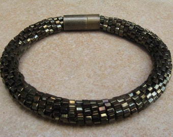 Armband "Bronze",Häkelarmband,Schlaucharmband,gehäkeltes Perlenarmband,Armband gehäkelt,Glasarmband,Glasperlenarmband