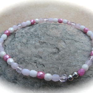 weiß-rosa-pinkes Glasarmband, Boho Armband, elastisches Armband, Elastikarmband,Gummiarmband, Freundschaftsarmband