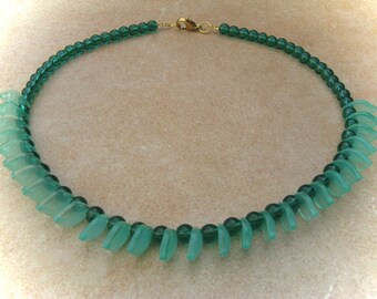 emeraldgrüne Glaskette Blätter, Halskette, Glasschmuck