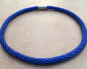 dark blue crochet necklace,crocheted pearl necklace,crocheted necklace,hose chain,pearl necklace,glass bead necklace,glass chain,blue necklace