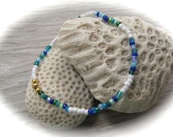 wit-goud-turquoise-blauw-groene glazen kralenarmband, elastische armband, boho armband, vriendschapsarmband, kralenarmband