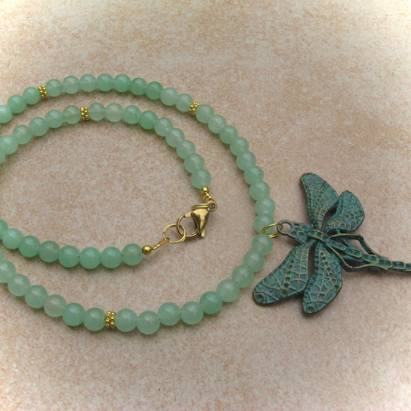 hellgrüne Jade-Kette Libelle mit Patina,Edelsteinkette,Edelsteinschmuck