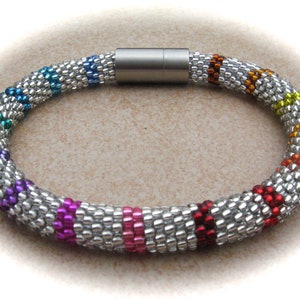 silber-buntes Häkelarmband, Schlaucharmband, gehäkeltes Armband, Glasarmband, Perlenarmband Bild 1