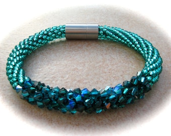 türkis-grünes Häkelarmband Glitzertraum, gehäkeltes Armband, Armband gehäkelt, Glasperlenarmband, Perlenarmband