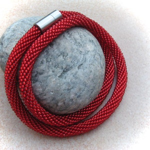 colar de pérolas vermelhas Amore, colar de crochê, joias de crochê, colar de pérolas de crochê, colar de crochê, colares de pérolas, colar de pérolas de vidro, colar de vidro