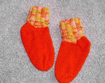 Babysocken  Handgestrickte Socken  Socken mit Schurwolle   Erstlingssocken