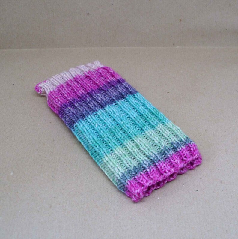 Mobile phone sock , Knitted mobile phone case , Smartphone case , Mobile phone case 