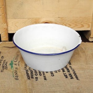 Große weiße Emailleschüssel  Aufwaschschüssel  Vintage Gartendeko  Alte Küchendeko  #4298841073