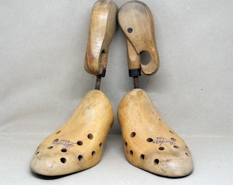 Sehr alte Schuhspanner D.R.G.M. von Geoha  Schuhformen   Schuhleisten Holz