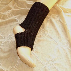 Hand-knitted yoga socks, Pilates socks, flip-flop socks, dance socks, sports socks #626633677 image 1