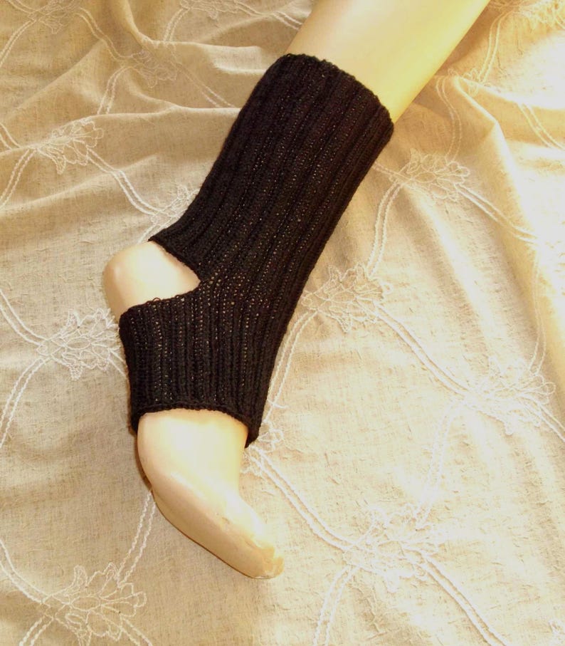 Hand-knitted yoga socks, Pilates socks, flip-flop socks, dance socks, sports socks #626633677 image 1