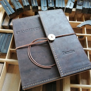 Familieboek lederen kaft donkerbruin, handgemaakt, individueel familieboek, bruiloft, huwelijksceremonie, burgerlijke stand, geboorte