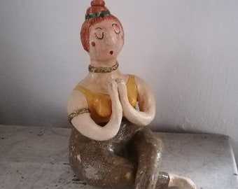 Keramikfigur Yoga Meditation Lotussitz