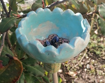 Keramikblüte Vogelbad türkis Gartenkeramik handarbeit
