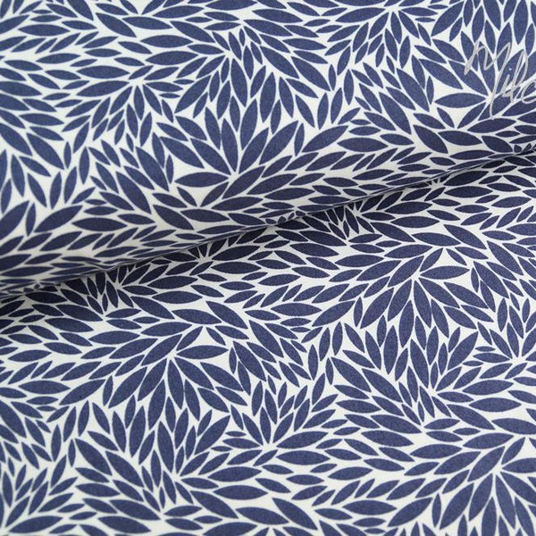 Baumwolle Camelot Fabrics Coraline weiß blau marineblau Retromuster Retro Blätter