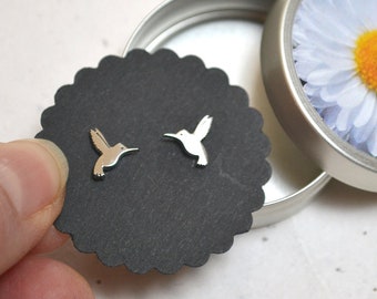 Ear studs with small mini hummingbird birds made of stainless steel with jewelry box daisies