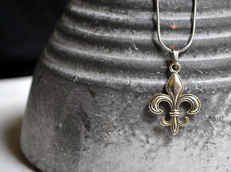 Chain Fleur de Lis, 60 cm long chain, silver-coloured, stainless steel image 3