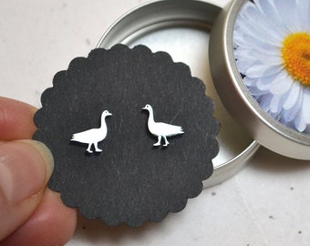 Ear studs geese made of stainless steel with jewelry box daisies