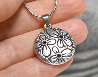 Necklace with round flower pendant, blossoms, daisies, antique silver