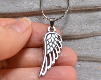 Chain angel wings on silver snake chain