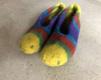 Felt slippers size 32 “tingly colorful”