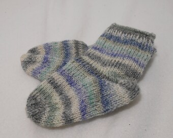 Handgestrickte Babysocken Größe 16/17 / ca. Fußlänge 11 cm / ca. 0-9 Monate / Babyschuhe / Babygeschenk / Babysöckchen / Babystrümpfe