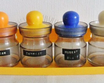 Vintage: 70s spice rack/small spice jars including shelf, all made of plastic