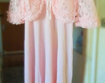 Camicia da notte vintage con copriletto