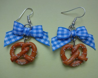 Brezel Ohrringe aus Fimo, Polymer clay Breze, Trachtenschmuck, Oktoberfest, Wiesn, Breze, kariertes  Schleifchen