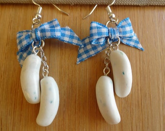 Weißwurst Ohrringe aus Fimo, Bayern  Ohrschmuck, Polymerclay Ohrringe, karierte Schleifchen, Trachtenschmuck, Oktoberfest, Wiesn