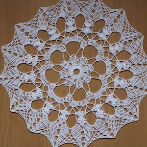 Round crochet doily