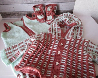 Baby-Set Gr. 68/74 ( Overall, Kapuzenjacke, Stiefelchen), Farbe: mint/kupfer, handgestrickt