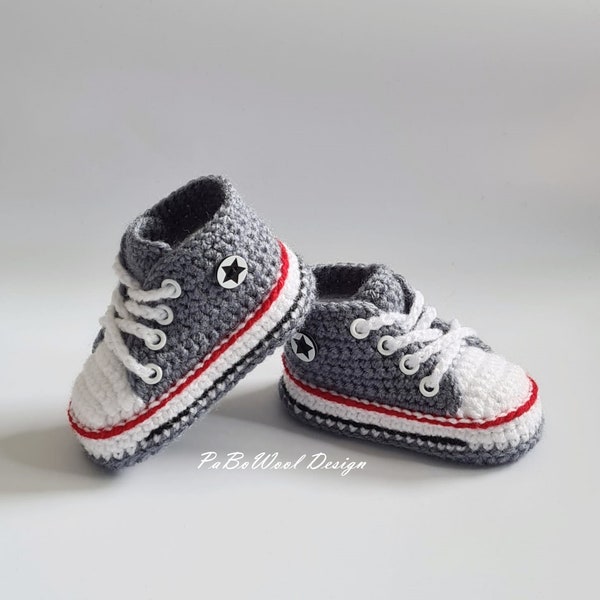 Dunkelgrau gehäkelte Babyturnschuhe gehäkelte Babyschuhe gehäkelte Babysneaker gehäkelte Babysportschuhe gehäkelte Babyschnürschuhe mit Ösen