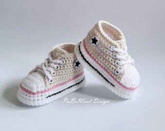 Ecru crocheted baby sneakers, crocheted baby sneakers, crocheted baby chucks, crocheted baby lace-up shoes double sole, eyelets, laces