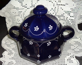 Vintage*Soup tureen*Terrine*Blue-white*Ceramic*Beautiful*Country style*1977