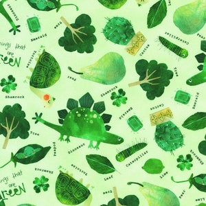 Pode incluir: Uma ilustração verde e branca de vários objetos, incluindo um dinossauro, uma tartaruga, uma pêra, um trevo, um cacto, uma lagarta, uma lima, uma árvore, uma vagem de ervilha, uma folha e uma esmeralda. O texto "Things that are green" está escrito no canto superior esquerdo da imagem.
