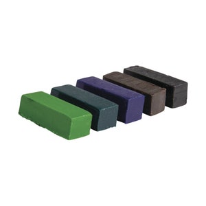 May include: Five polishing bars in different colours: green, dark green, blue, brown, and black. The bars are arranged in a row, with the green bar at the front and the black bar at the back.