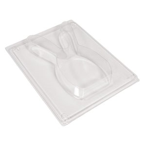 Può includere: Uno stampo in plastica trasparente a forma di coniglio. Lo stampo è progettato per realizzare cioccolato o altri dolcetti commestibili.