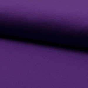 Può includere: Primo piano di un tessuto viola solido. Il tessuto ha una texture morbida e vellutata.