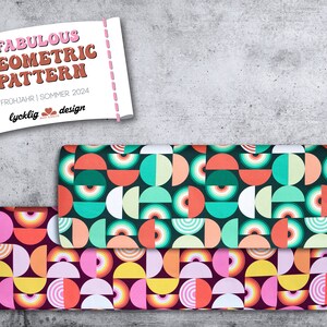 Könnte beinhalten: Drei Stoffmuster mit geometrischen Mustern in Grün-, Rot-, Gelb-, Rosa- und Weißtönen. Die Muster beinhalten Kreise, Halbkreise und Streifen. Der Text "FABULOUS GEOMETRIC PATTERN" befindet sich auf einem Etikett über den Mustern.