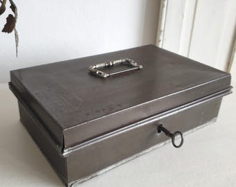 antique cash box, cash register, jewelry box, vintage tin box, lockable, brocante