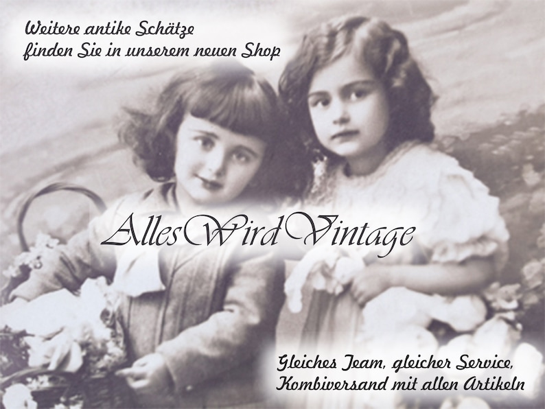 Puede incluir: Imagen en tonos sepia de dos ni&ntilde;as. El texto "Alles Wird Vintage" se muestra de forma destacada. Texto adicional incluye "Weitere antike Sch&auml;tze finden Sie in unserem neuen Shop" y "Gleiches Team, gleicher Service, Kombiversand mit allen Artikeln."