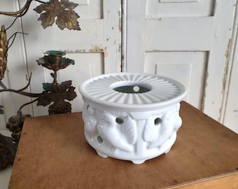 vintage tea warmer, doves, white porcelain, shabby chic, tableware, brocante, country-style tea warmer, tea time