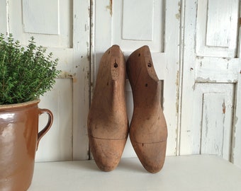 1 pair of old shoe lasts, French vintage, shoe lasts, wood, shabby, brocante decoration, country house