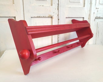 old wall shelf, old towel holder, vintage shelf, English kitchen shelf, old lacquer, red, 70s, brocante, shabby, country house furniture