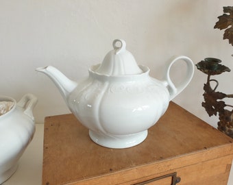 old teapot, porcelain pot, Mitterteich, Bareuther, nostalgic, shabby, white, vintage, brocante, country house