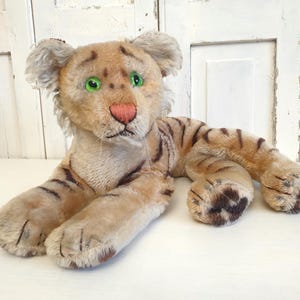 Antique tiger by Steiff, old stuffed toy, lying down, Steiff toy, brocante, vintage, shabby, plush toy, collector's item, RARE